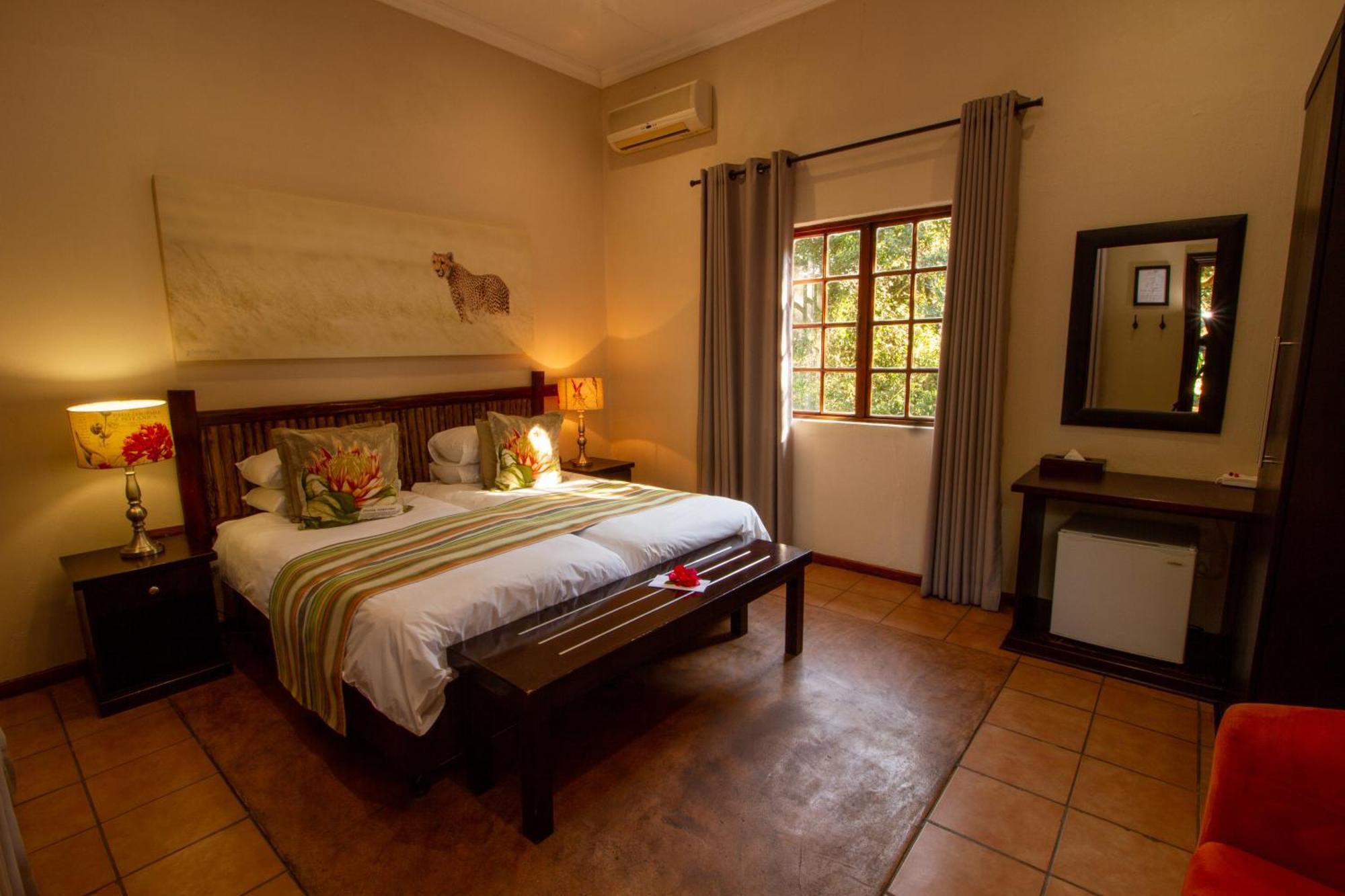 Emdoneni Lodge With Zululand Cat Conservation Project Hluhluwe Extérieur photo